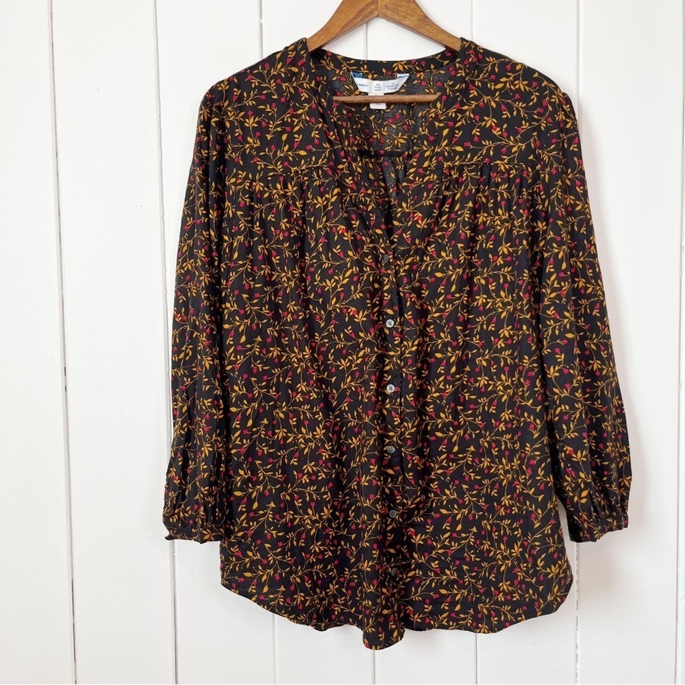Old Navy Floral Button Down Blouse. Size XL.